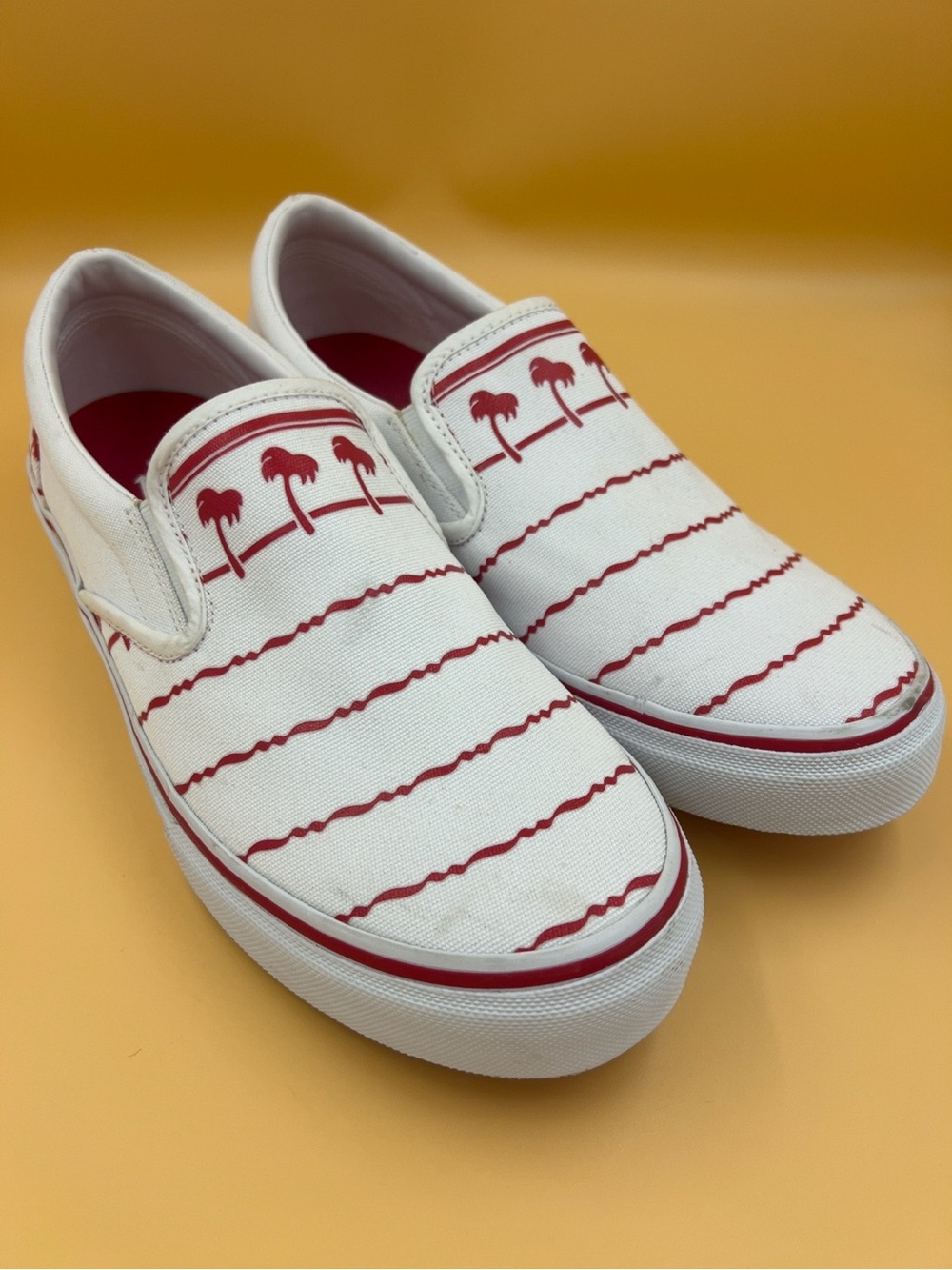 In-N-Out Men size 12 rare White Slip-On Canvas Shoes with Red Palm Tree Stripe